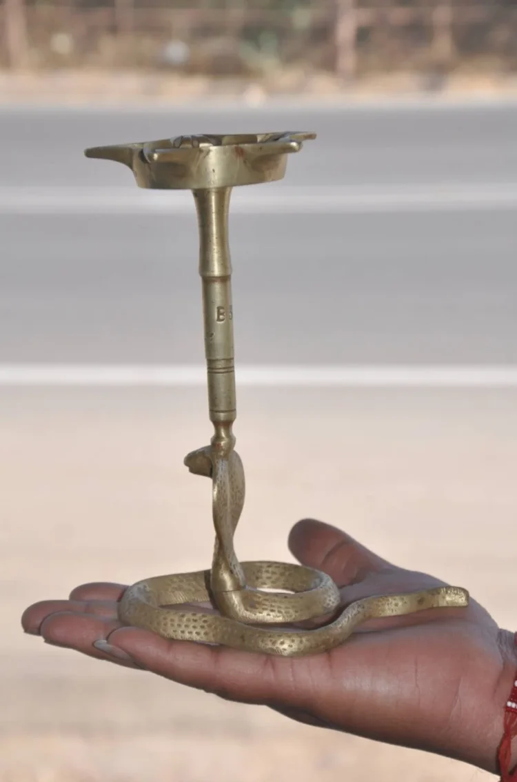 Naagdeva Vintage Brass Oil Lamp - Purana Darwaza