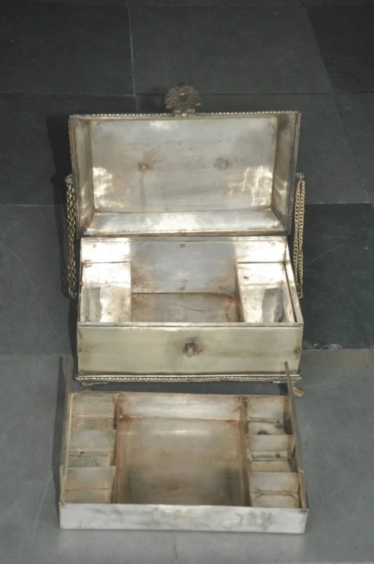 Paandaan Vintage Betel Nut Box - Purana Darwaza