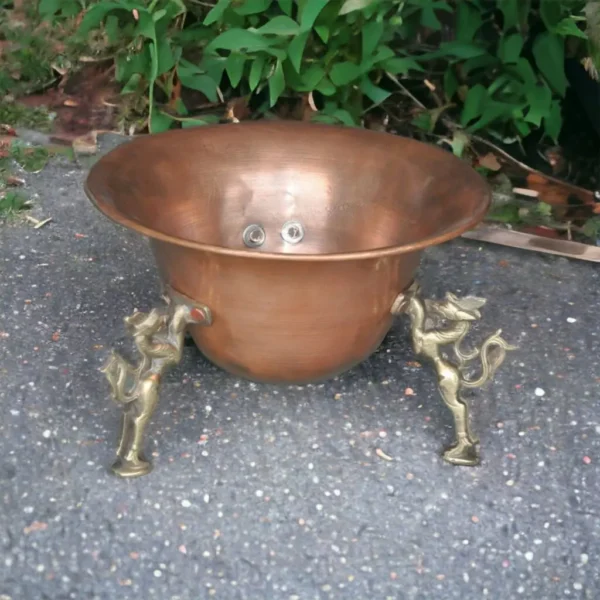 Ivor Vintage Copper Pot on Brass Legs