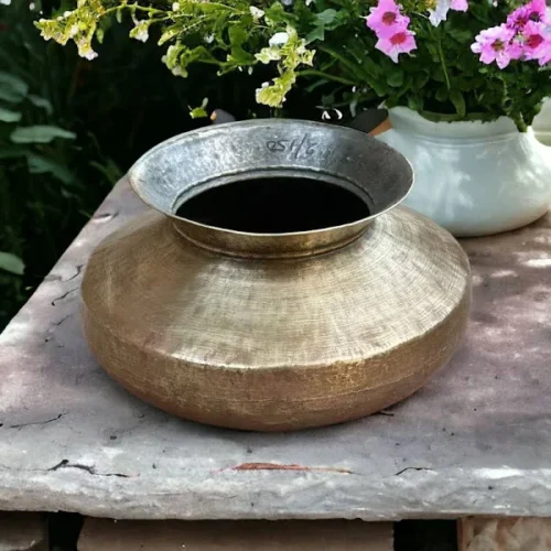 Aanan Vintage Brass Pot