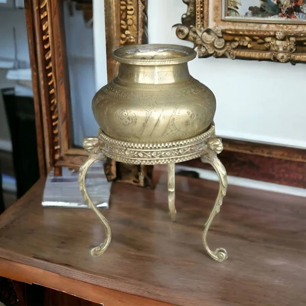 Ridhima Vintage Brass Pot on Stand