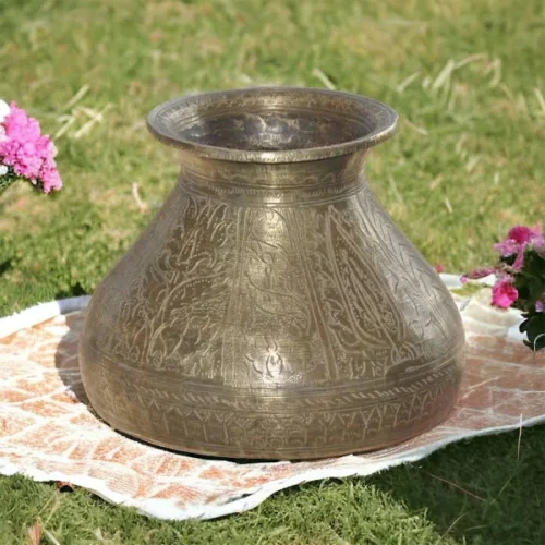 Tana Vintage Brass Pot