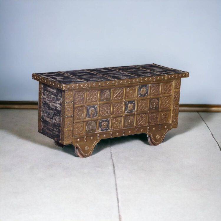 Verona Wooden coffee table trunk box - Purana Darwaza