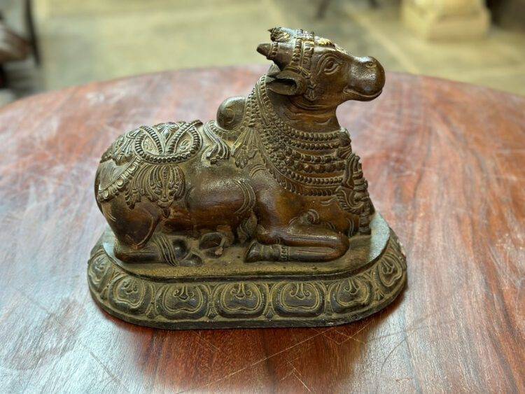 Timeless Elegance: Vintage Intricately Carved Nandi Statue - Purana Darwaza